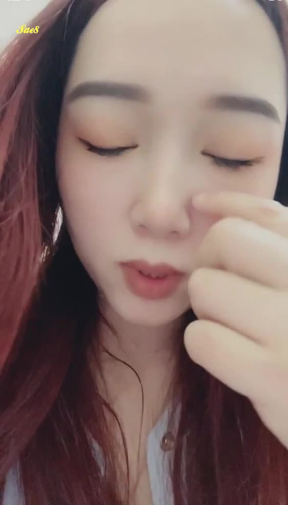 新婚小少妇男人不在家只能靠香蕉排解寂寞1